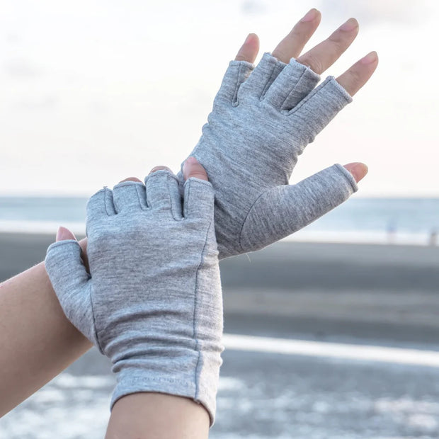 BAMBOO-COMPRESSION-GLOVES-4.webp__PID:70c325cc-e2d6-496a-9591-1ad78a9c6584